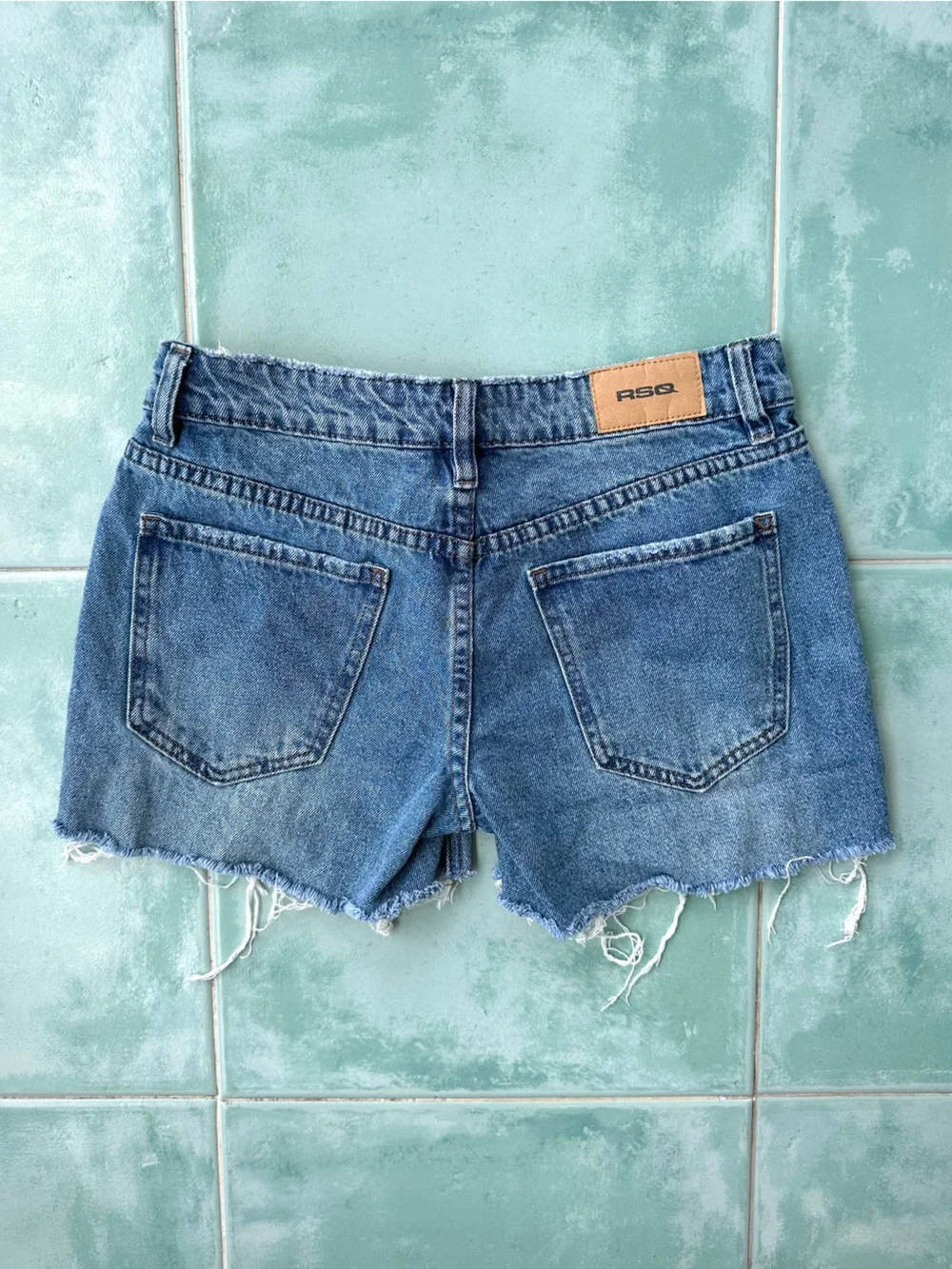 RSQ Low Rise Baggy Medium Wash Frayed Cutoff Denim Shorts Y2K Size 24